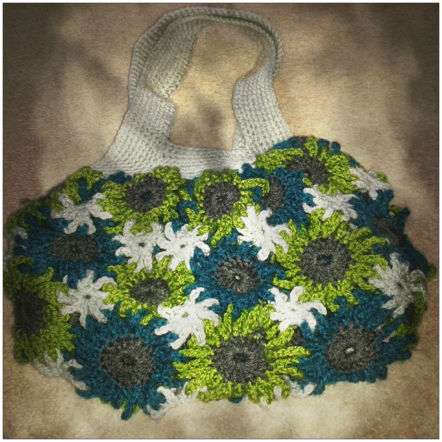 Crochet Flower Purse – Free Crochet Pattern – Meladora's Creations | Crochet  bag pattern, Crochet handbags, Crochet bags purses